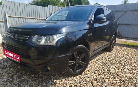 Mitsubishi Outlander III рестайлинг 3, 2013 год, 1 300 000 рублей, 2 фотография