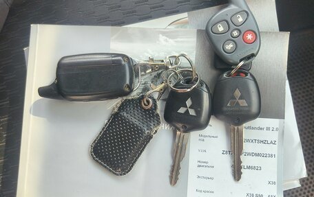 Mitsubishi Outlander III рестайлинг 3, 2013 год, 1 300 000 рублей, 9 фотография