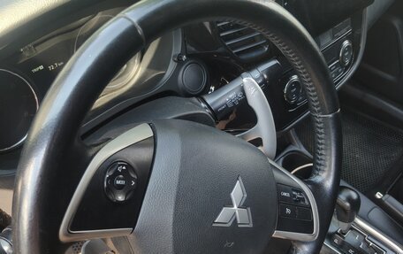 Mitsubishi Outlander III рестайлинг 3, 2013 год, 1 300 000 рублей, 12 фотография