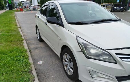 Hyundai Solaris II рестайлинг, 2015 год, 550 000 рублей, 3 фотография