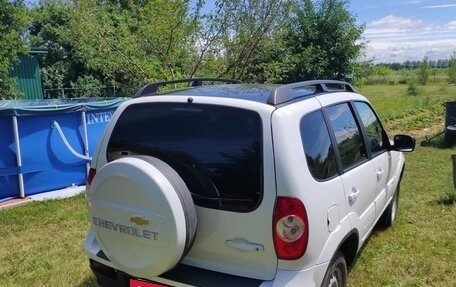 Chevrolet Niva I рестайлинг, 2017 год, 750 000 рублей, 3 фотография