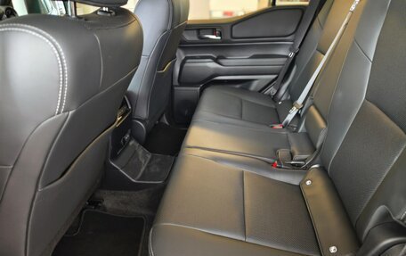 Toyota Land Cruiser Prado, 2024 год, 9 990 000 рублей, 6 фотография