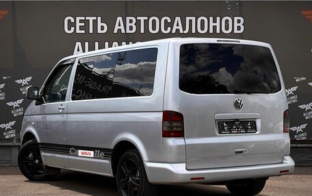 Volkswagen Caravelle T5, 2005 год, 1 095 000 рублей, 5 фотография