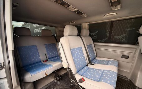 Volkswagen Caravelle T5, 2005 год, 1 095 000 рублей, 12 фотография