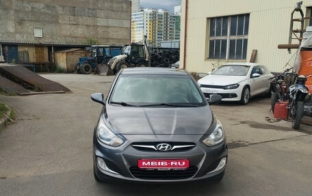 Hyundai Solaris II рестайлинг, 2011 год, 690 000 рублей, 1 фотография