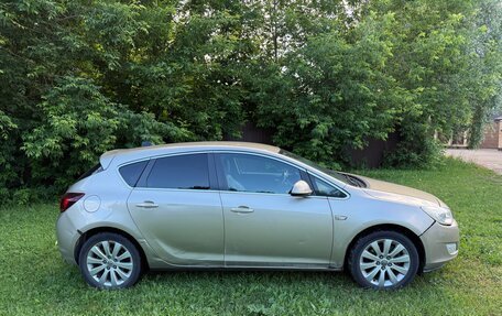 Opel Astra J, 2011 год, 700 000 рублей, 8 фотография