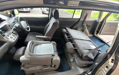Toyota Raum II, 2004 год, 650 000 рублей, 9 фотография