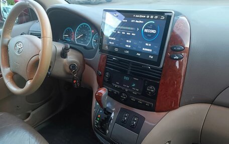 Toyota Sienna II рестайлинг, 2005 год, 1 060 000 рублей, 17 фотография