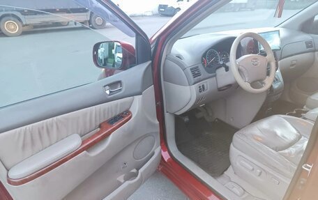 Toyota Sienna II рестайлинг, 2005 год, 1 060 000 рублей, 12 фотография