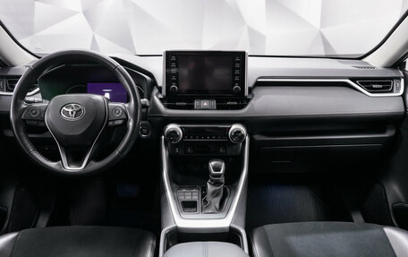 Toyota RAV4, 2021 год, 3 430 000 рублей, 9 фотография