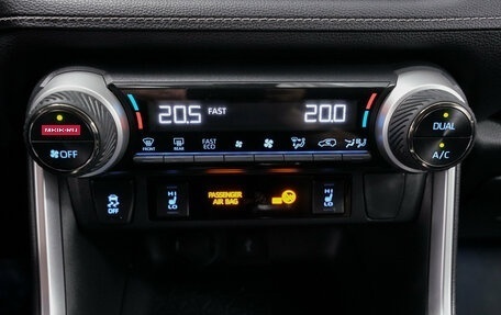 Toyota RAV4, 2021 год, 3 430 000 рублей, 16 фотография