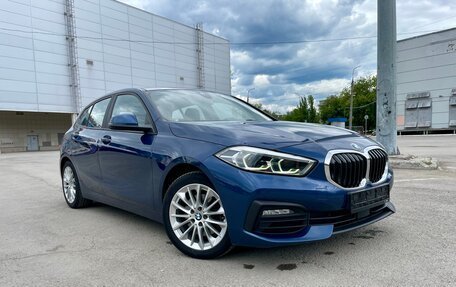 BMW 1 серия, 2020 год, 1 950 000 рублей, 2 фотография