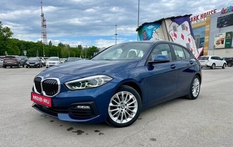 BMW 1 серия, 2020 год, 1 950 000 рублей, 1 фотография