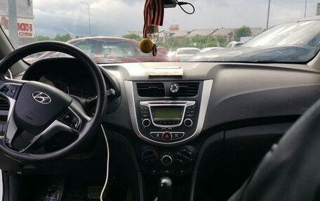 Hyundai Solaris II рестайлинг, 2011 год, 600 000 рублей, 1 фотография