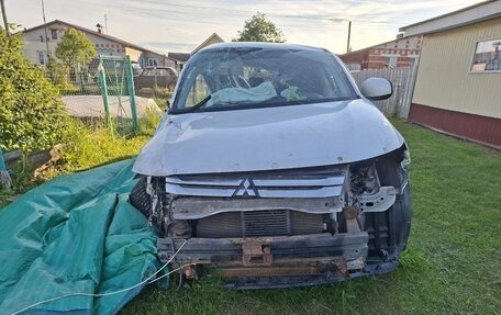 Mitsubishi Outlander III рестайлинг 3, 2014 год, 120 000 рублей, 1 фотография
