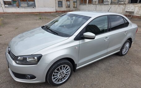 Volkswagen Polo VI (EU Market), 2013 год, 835 000 рублей, 2 фотография