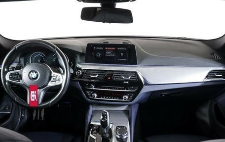 BMW 5 серия, 2018 год, 3 990 000 рублей, 13 фотография