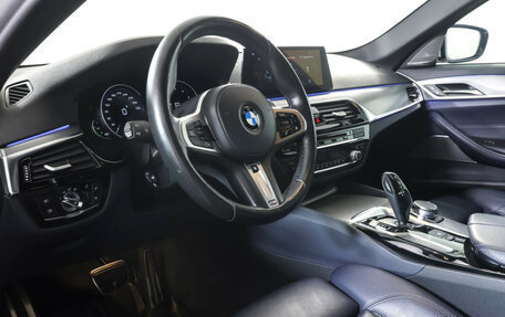 BMW 5 серия, 2018 год, 3 990 000 рублей, 15 фотография