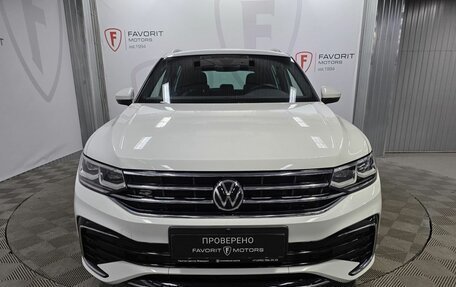 Volkswagen Tiguan II, 2021 год, 4 200 000 рублей, 2 фотография