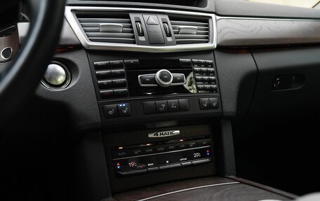 Mercedes-Benz E-Класс, 2011 год, 4 000 000 рублей, 29 фотография