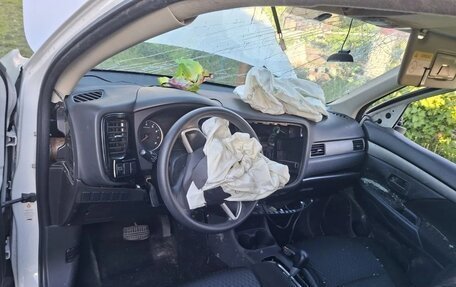 Mitsubishi Outlander III рестайлинг 3, 2014 год, 120 000 рублей, 6 фотография