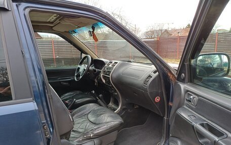 Nissan Terrano II рестайлинг, 2004 год, 250 000 рублей, 11 фотография