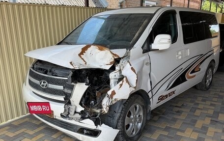 Hyundai Grand Starex Grand Starex I рестайлинг 2, 2014 год, 1 190 000 рублей, 2 фотография