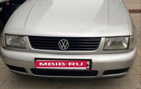 Volkswagen Polo III рестайлинг, 2000 год, 200 000 рублей, 2 фотография
