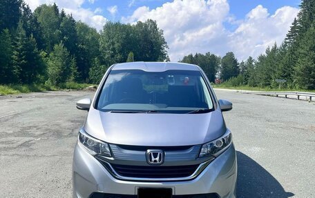 Honda Freed II, 2017 год, 1 700 000 рублей, 2 фотография