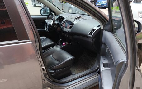 Mitsubishi Outlander III рестайлинг 3, 2011 год, 1 050 000 рублей, 10 фотография