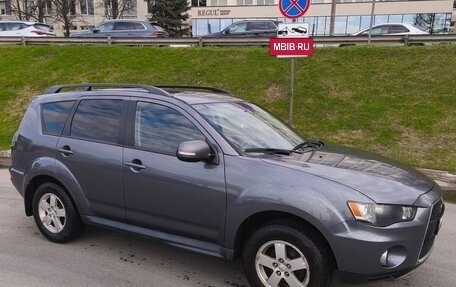 Mitsubishi Outlander III рестайлинг 3, 2011 год, 1 050 000 рублей, 2 фотография