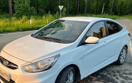 Hyundai Solaris II рестайлинг, 2011 год, 750 000 рублей, 2 фотография