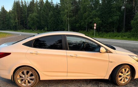 Hyundai Solaris II рестайлинг, 2011 год, 750 000 рублей, 7 фотография