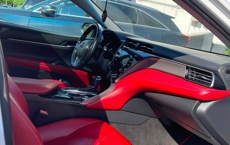 Toyota Camry, 2018 год, 2 230 000 рублей, 11 фотография