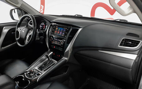Mitsubishi Pajero Sport III рестайлинг, 2019 год, 3 170 000 рублей, 9 фотография