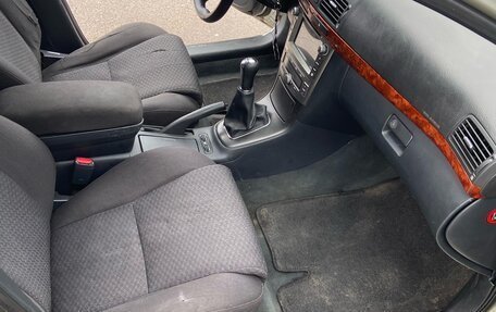 Toyota Avensis III рестайлинг, 2003 год, 590 000 рублей, 8 фотография