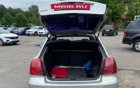 Toyota Avensis III рестайлинг, 2003 год, 590 000 рублей, 15 фотография