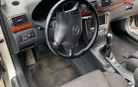 Toyota Avensis III рестайлинг, 2003 год, 590 000 рублей, 6 фотография