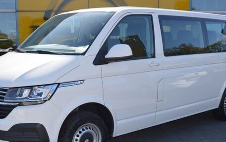 Volkswagen Caravelle T6 рестайлинг, 2022 год, 3 575 000 рублей, 1 фотография