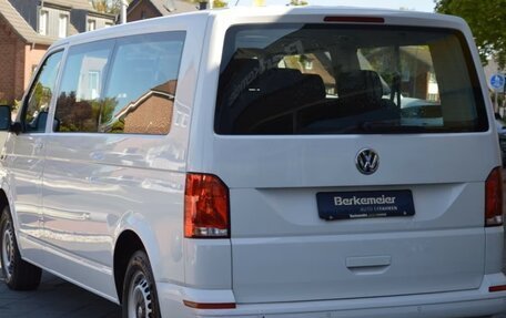 Volkswagen Caravelle T6 рестайлинг, 2022 год, 3 575 000 рублей, 2 фотография