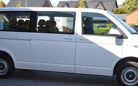 Volkswagen Caravelle T6 рестайлинг, 2022 год, 3 575 000 рублей, 4 фотография