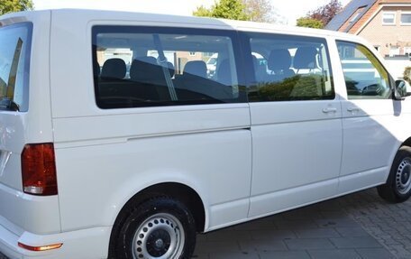 Volkswagen Caravelle T6 рестайлинг, 2022 год, 3 575 000 рублей, 3 фотография