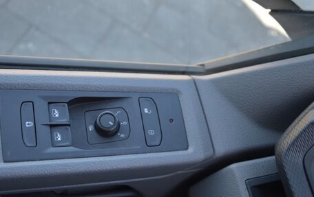 Volkswagen Caravelle T6 рестайлинг, 2022 год, 3 575 000 рублей, 15 фотография