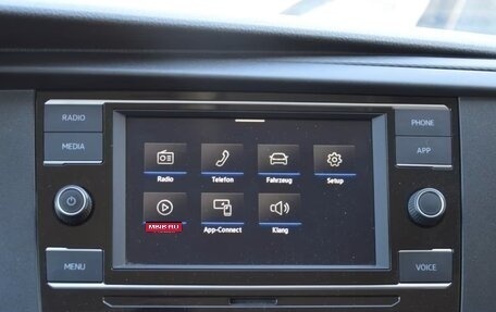 Volkswagen Caravelle T6 рестайлинг, 2022 год, 3 575 000 рублей, 13 фотография