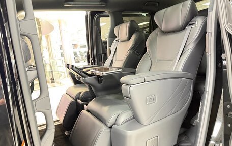 Toyota Alphard, 2025 год, 13 999 000 рублей, 28 фотография