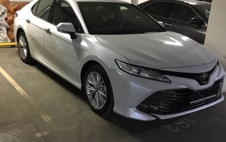 Toyota Camry, 2020 год, 3 190 000 рублей, 2 фотография