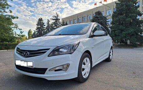 Hyundai Solaris II рестайлинг, 2016 год, 810 000 рублей, 2 фотография