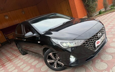 Hyundai Solaris II рестайлинг, 2021 год, 900 000 рублей, 2 фотография