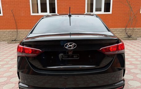 Hyundai Solaris II рестайлинг, 2021 год, 900 000 рублей, 5 фотография