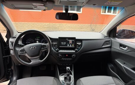 Hyundai Solaris II рестайлинг, 2021 год, 900 000 рублей, 7 фотография